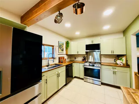 Kitchen - 217 E Ravalli St, Hamilton, MT 59840 photo 2 of 4