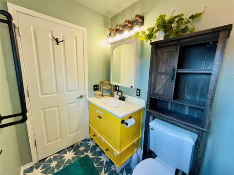 Bath - 217 E Ravalli St, Hamilton, MT 59840 photo 4 of 4