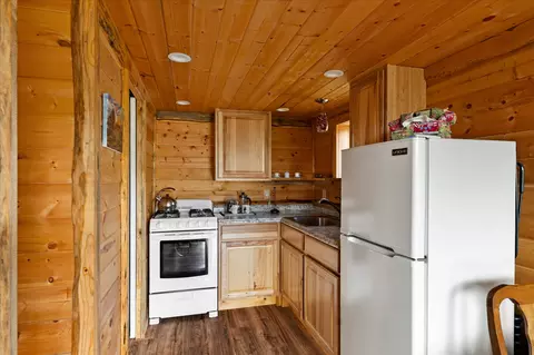 Kitchen - 35 Otter Ln, Noxon, MT 59853 photo 3 of 3