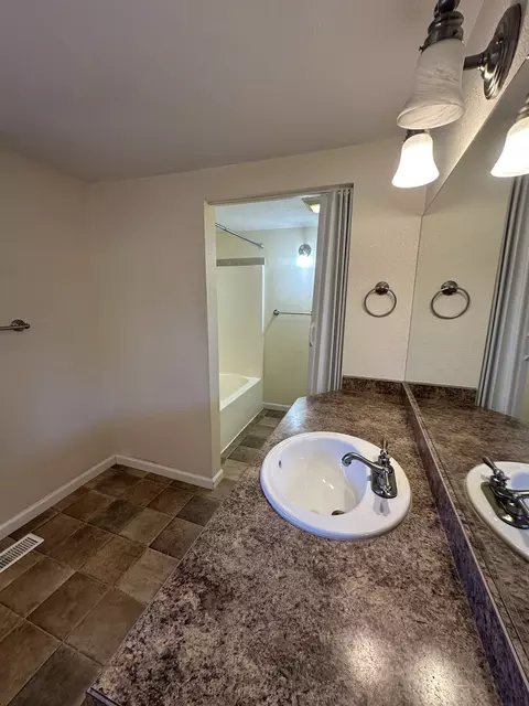 Bath - 905 6th Ave E, Kalispell, MT 59901 photo 2 of 8