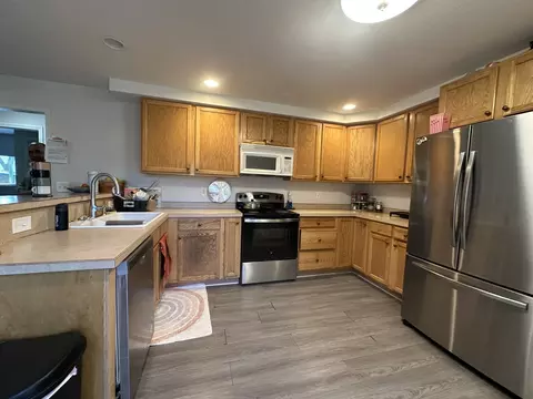 Kitchen - 905 6th Ave E, Kalispell, MT 59901 photo 4 of 4