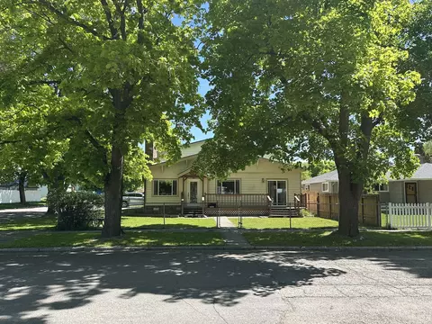 Exterior - 905 6th Ave E, Kalispell, MT 59901 photo 4 of 10