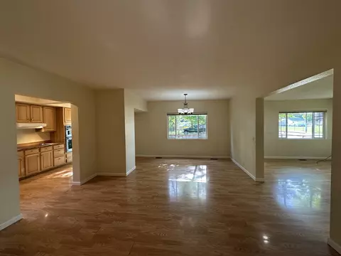 Living - 905 6th Ave E, Kalispell, MT 59901 photo 1 of 8