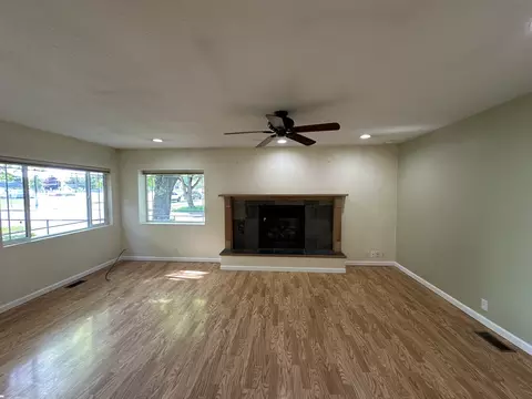 Living - 905 6th Ave E, Kalispell, MT 59901 photo 2 of 8