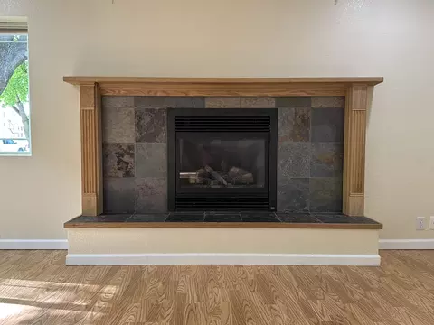 Living - 905 6th Ave E, Kalispell, MT 59901 photo 4 of 8