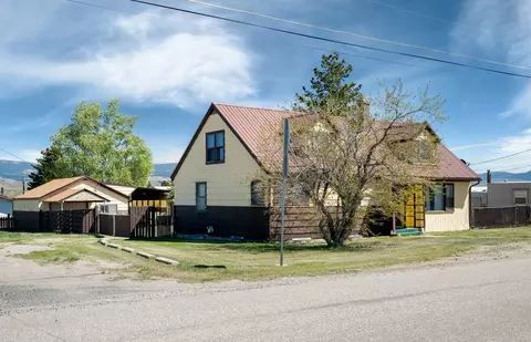 709 Oregon St, Deer Lodge, MT 59722
