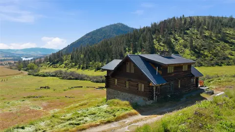 54 W Magpie Creek Rd, Dixon, MT 59831