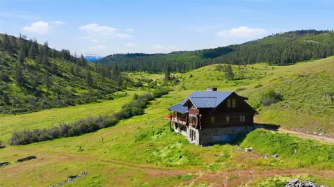 54 W Magpie Creek Rd, Dixon, MT 59831