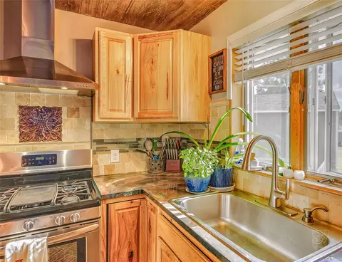 Kitchen - 6 Crazy Mountain Rd, Clancy, MT 59634 photo 4 of 6
