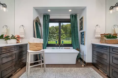Bath - 344 Chapman Ln, Bigfork, MT 59911 photo 1 of 8