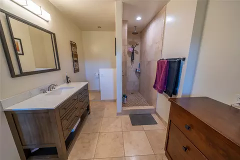 Bath - 14458 Cherry Dr, Bigfork, MT 59911 photo 1 of 4