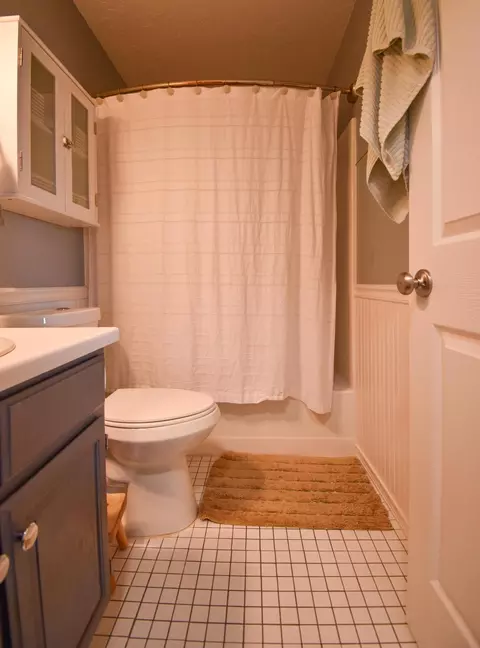 Bath - 1104 3rd St E, Polson, MT 59860 photo 1 of 4