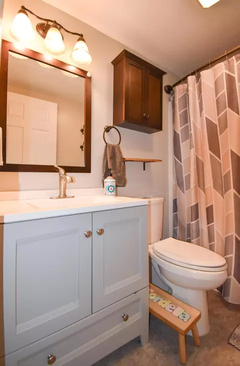 Bath - 1104 3rd St E, Polson, MT 59860 photo 4 of 4