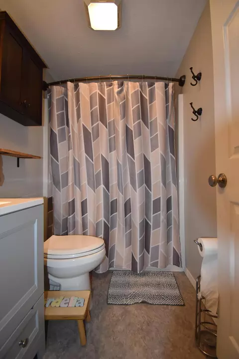 Bath - 1104 3rd St E, Polson, MT 59860 photo 3 of 4