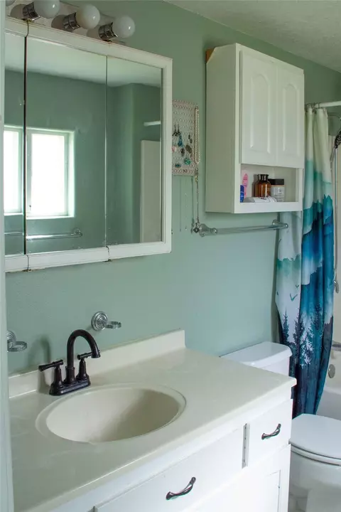 Bath - 118 2nd St N, Cascade, MT 59421 photo 3 of 5
