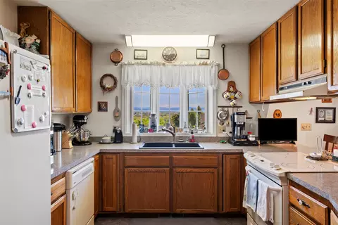 Kitchen - 7 Vanover Dr, Townsend, MT 59644 photo 4 of 6
