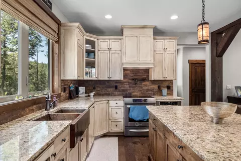 Kitchen - 731 Hoodoo Loop, Rexford, MT 59930 photo 4 of 6