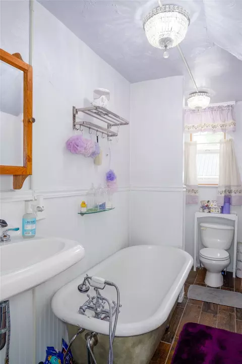 Bath - 118 E Lincoln Blvd, Libby, MT 59923 photo 2 of 3