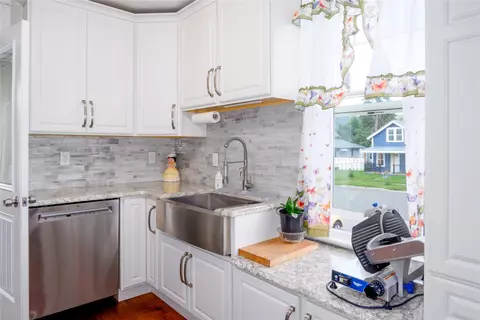Kitchen - 118 E Lincoln Blvd, Libby, MT 59923 photo 2 of 4