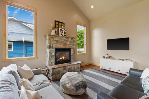 Living - 220 Bluebunch Ct, Bigfork, MT 59911 photo 3 of 3