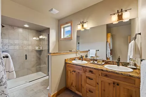 Bath - 220 Bluebunch Ct, Bigfork, MT 59911 photo 1 of 3