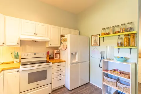 Kitchen - 130 Alpine Dr, Bigfork, MT 59911 photo 5 of 5