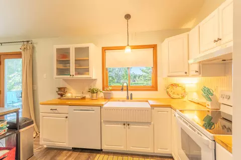 Kitchen - 130 Alpine Dr, Bigfork, MT 59911 photo 4 of 5