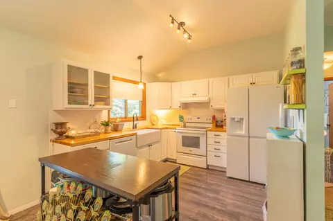 Kitchen - 130 Alpine Dr, Bigfork, MT 59911 photo 3 of 5