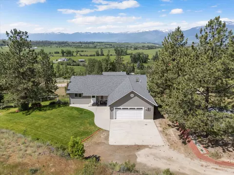 1095 Iron Cap Dr, Stevensville, MT 59870