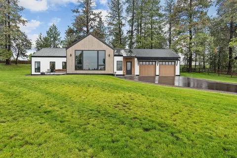1924 Rapids Ave, Columbia Falls, MT 59912
