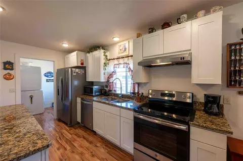 Kitchen - 325 E Lynch St, Plains, MT 59859 photo 4 of 4
