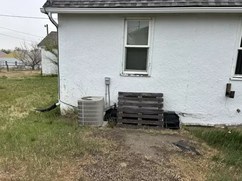 Exterior - 415 3rd St S, Sunburst, MT 59482 photo 5 of 11