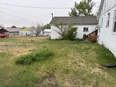 Exterior - 415 3rd St S, Sunburst, MT 59482 photo 3 of 11