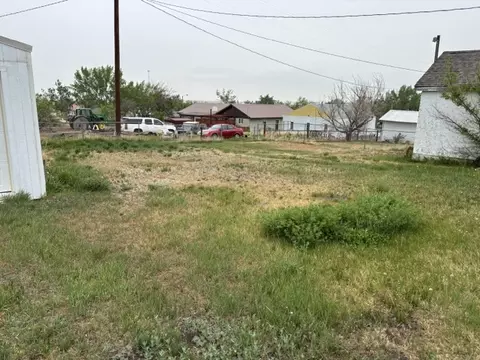 Exterior - 415 3rd St S, Sunburst, MT 59482 photo 4 of 11