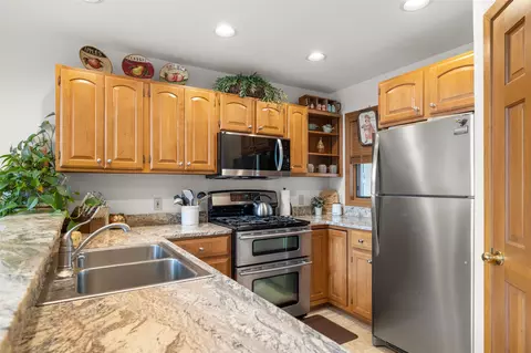 Kitchen - 183 Golf Ter #B, Bigfork, MT 59911 photo 2 of 6