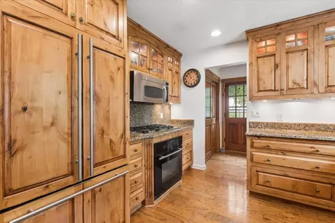 Kitchen - 225 Siderius Ln, Bigfork, MT 59911 photo 3 of 4