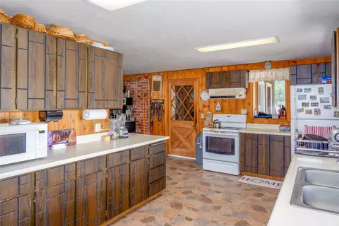 Kitchen - 1132 Arabian Ln, Libby, MT 59923 photo 3 of 3