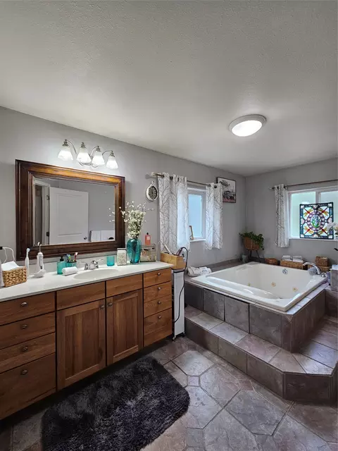 Bath - 229 3rd Ave, Lincoln, MT 59639 photo 1 of 7