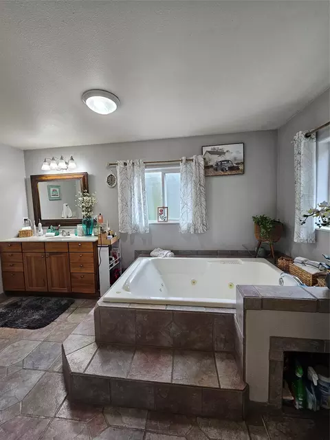 Bath - 229 3rd Ave, Lincoln, MT 59639 photo 3 of 7