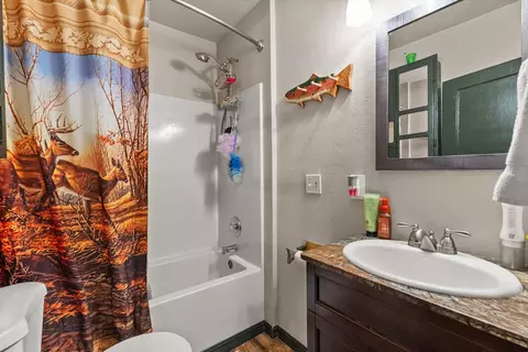 Bath - 1410 5th St E, Polson, MT 59860 photo 1 of 1