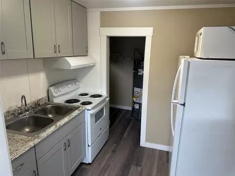 Kitchen - 1263 Us Hwy 2 E, Kalispell, MT 59901 photo 3 of 4