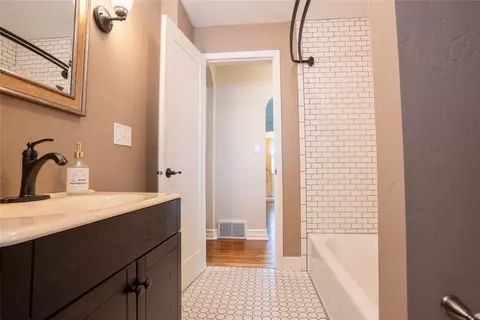 Bath - 919 8th Ave E, Kalispell, MT 59901 photo 2 of 2