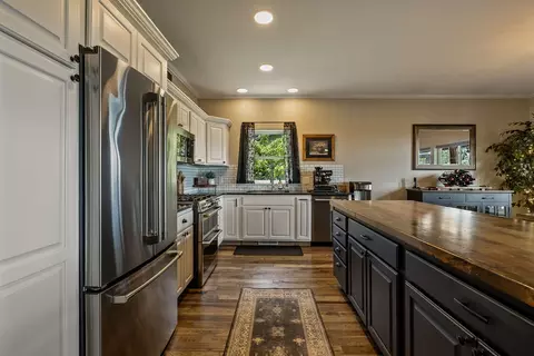 Kitchen - 165 Sylvan Dr, Bigfork, MT 59911 photo 2 of 2