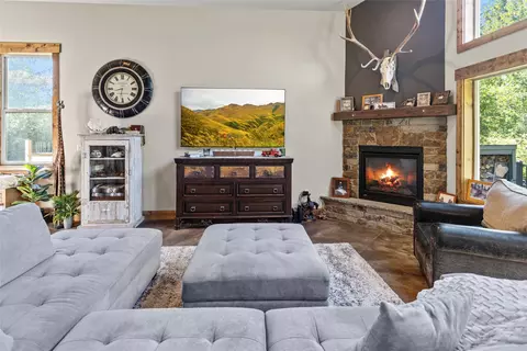 Living - 538 Evergreen Dr, Kalispell, MT 59901 photo 3 of 4