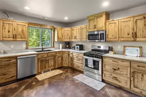 Kitchen - 538 Evergreen Dr, Kalispell, MT 59901 photo 2 of 3
