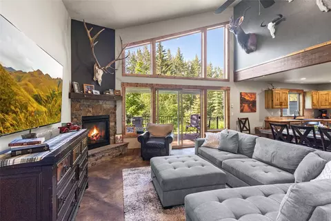 Living - 538 Evergreen Dr, Kalispell, MT 59901 photo 2 of 4