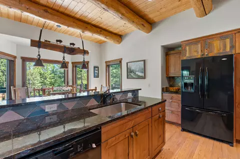 Kitchen - 129 Bjork Dr, Bigfork, MT 59911 photo 4 of 4