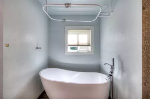 Bath - 514 S 7th St, Hamilton, MT 59840 photo 4 of 6