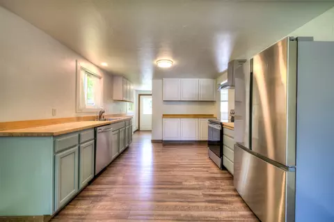 Kitchen - 514 S 7th St, Hamilton, MT 59840 photo 1 of 6