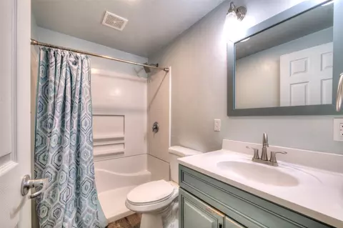 Bath - 514 S 7th St, Hamilton, MT 59840 photo 1 of 6